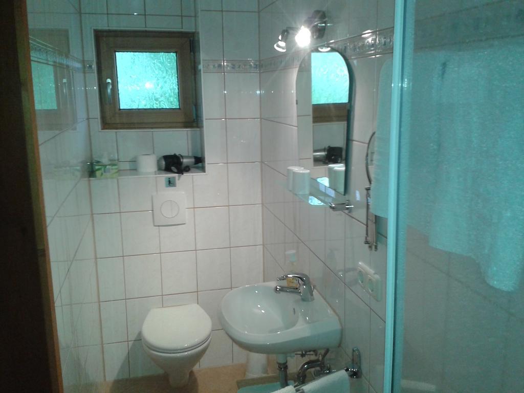 Gaestehaus Attenhauser Unterammergau Szoba fotó