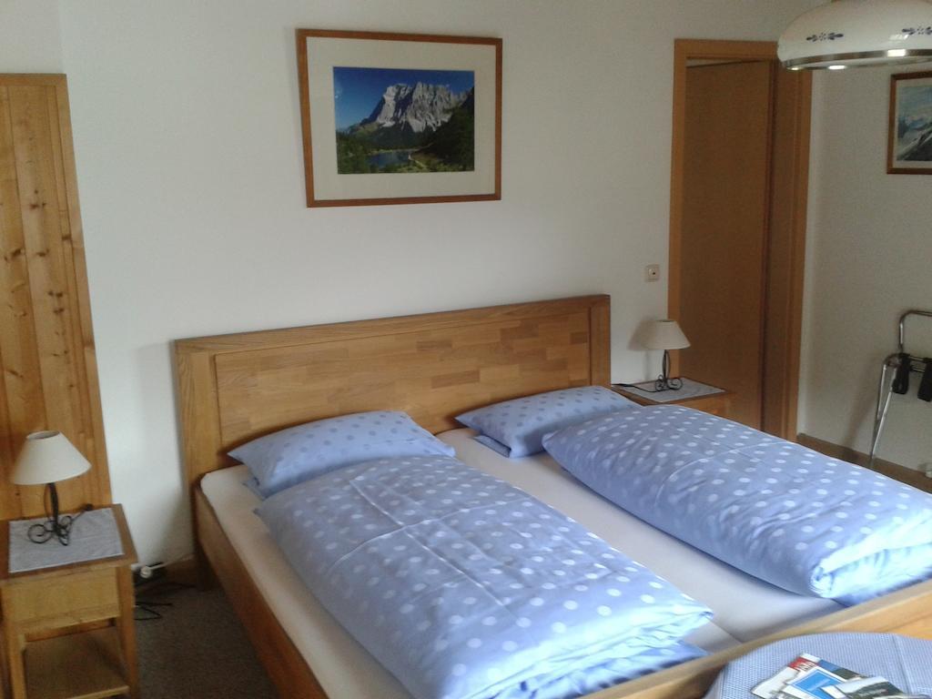 Gaestehaus Attenhauser Unterammergau Szoba fotó